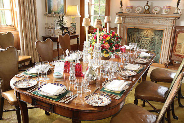 castle-of-mey-dinner-table-set